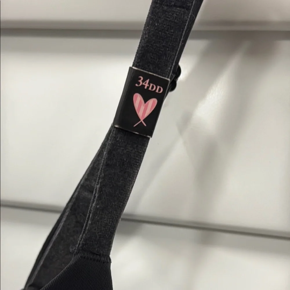 Victoria's Secret Black Bra with Molded Cups and Adjustable Straps‎ - Picture 2 of 11